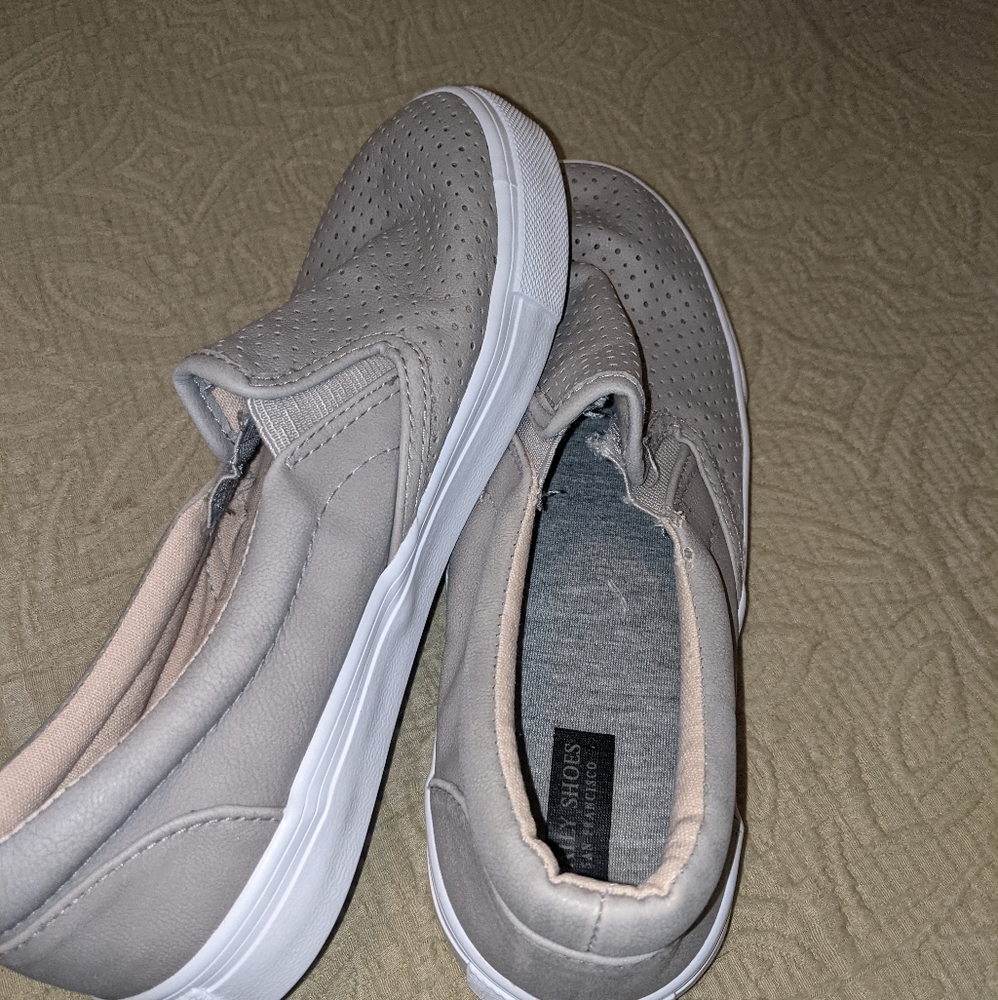 Women's shoes